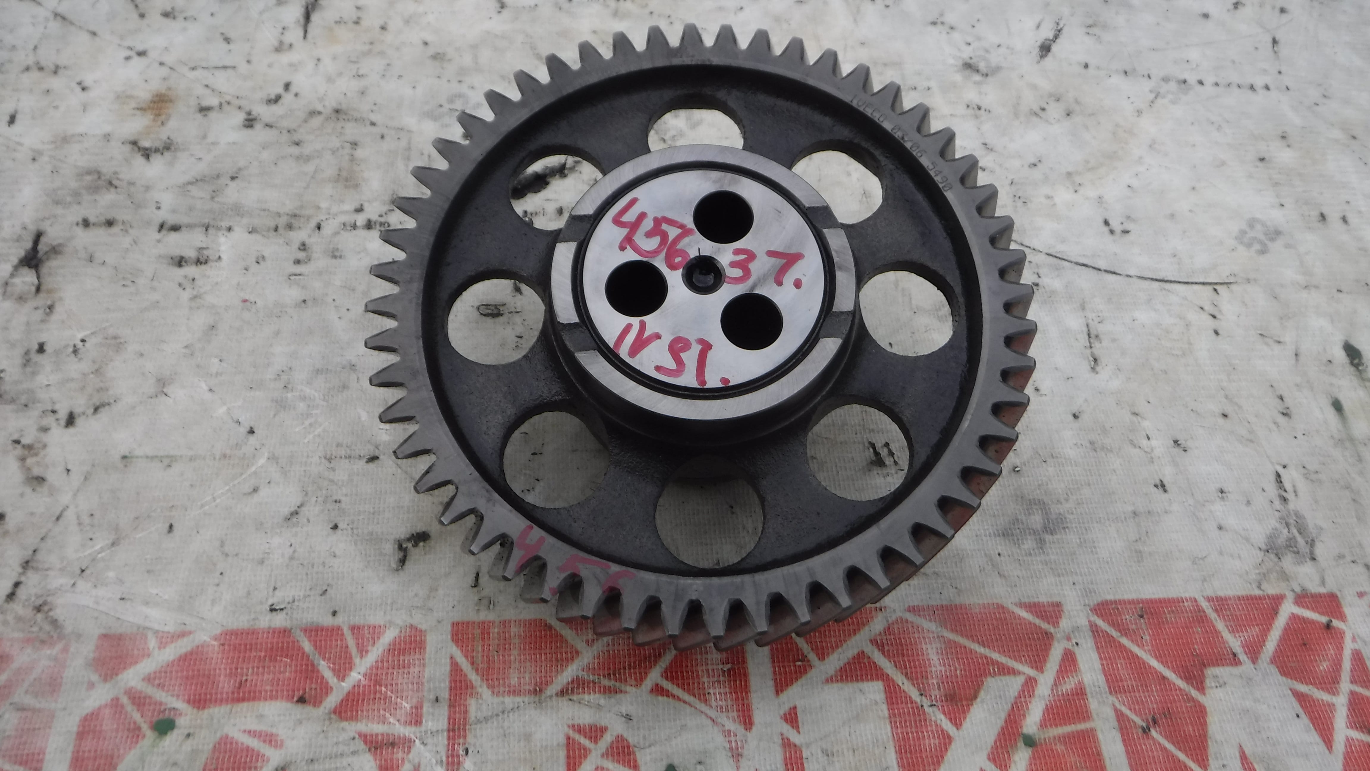 Шестерня ГРМ промежуточная 03065490 500305485 Ивеко Стреилс курсор 10 Iveco strails Cursor 10 2002